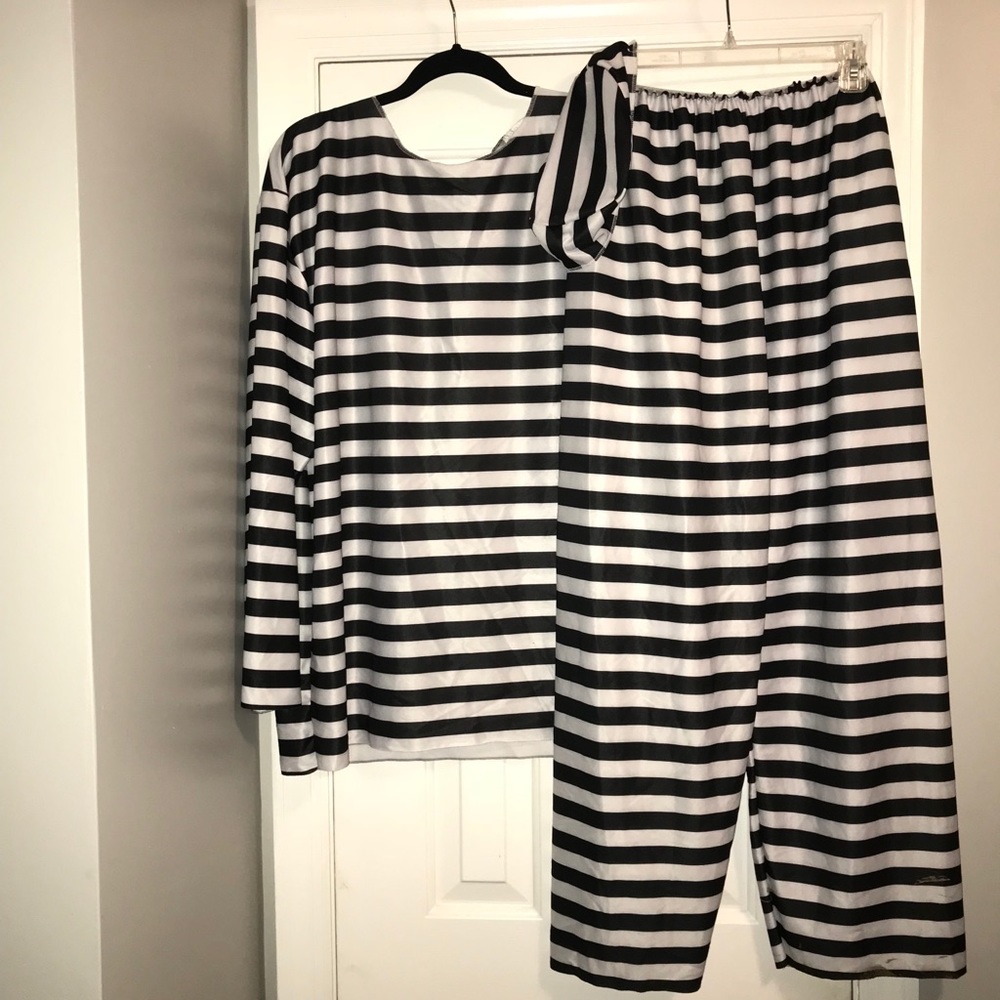 Convict striped Halloween costume with hat